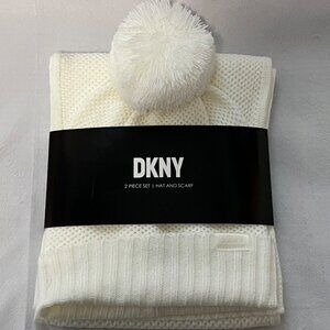 New DKNY Ladies Scarf Set